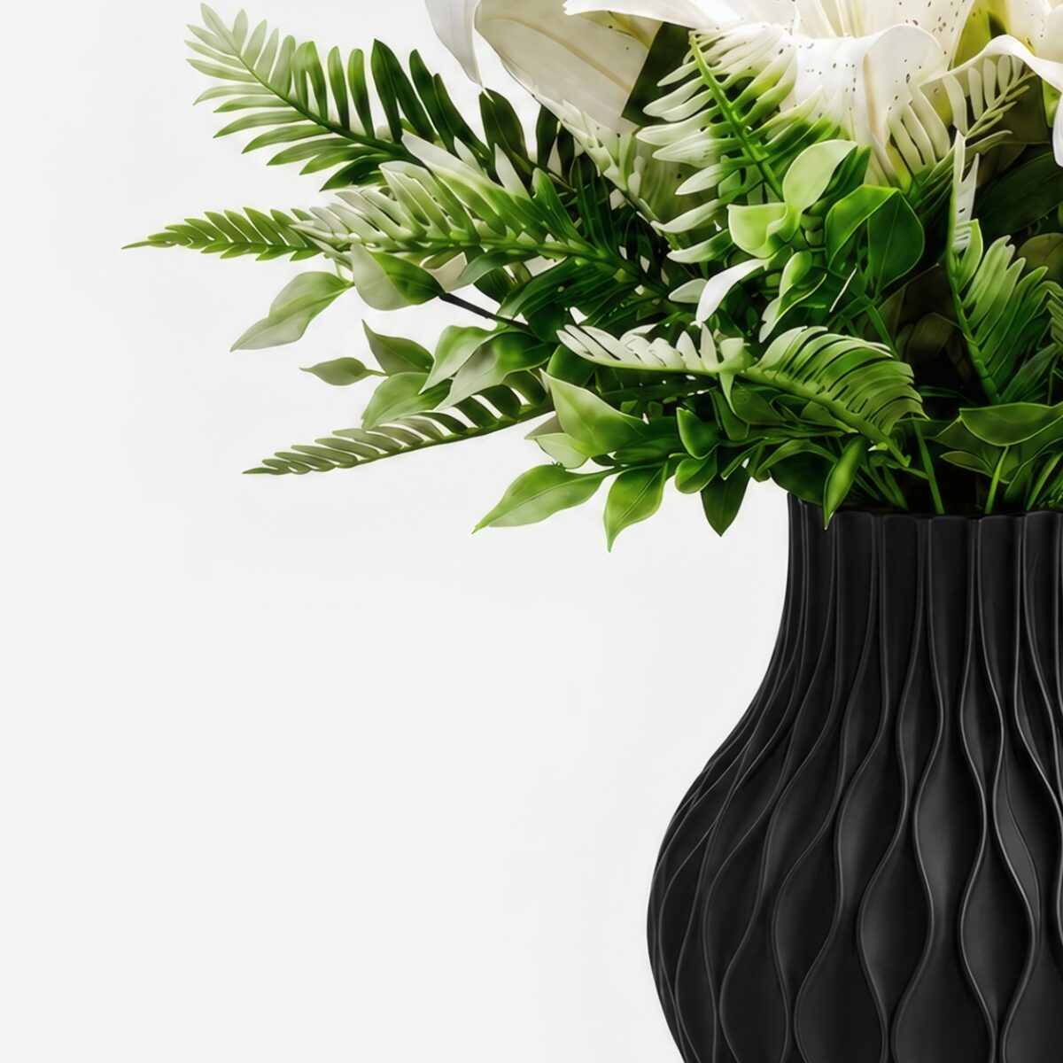 Arranjo Buquê de Lírio Branco Permanente Vaso Arenito - Preto - Imagem 2