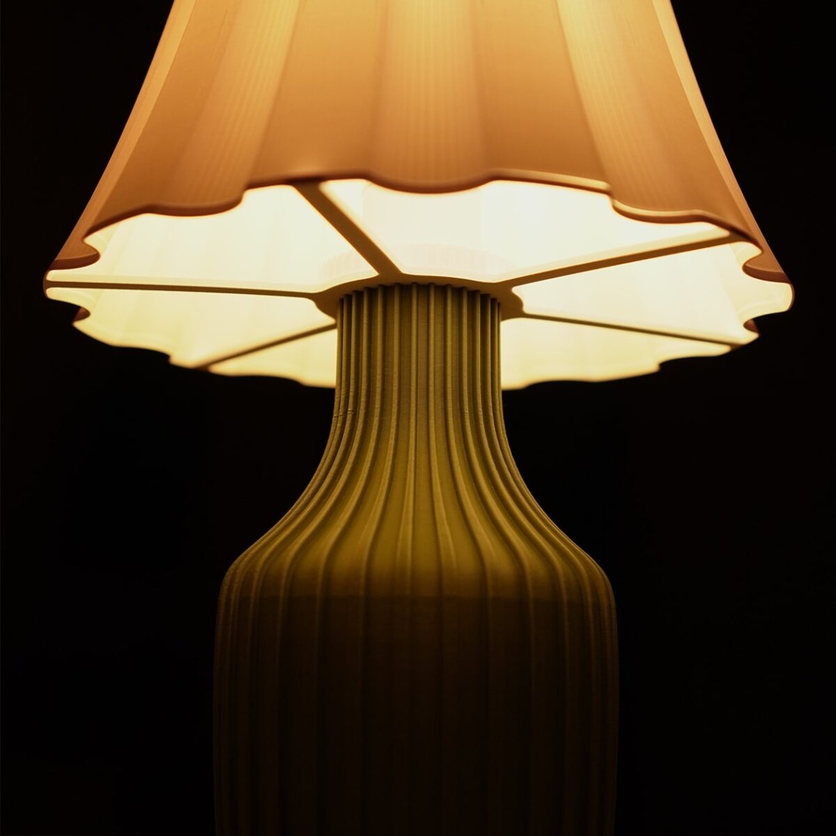 Abajur de Mesa Clássico Base Canelada LED - Clarté Cannelure - Verde Oliva - Imagem 2